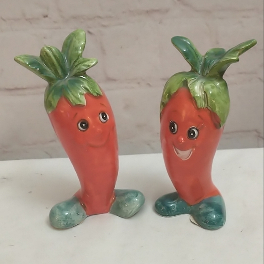 Vintage Giftcraft  Anthropomorphic Carrot Salt & Pepper Shakers Japan 3.5"